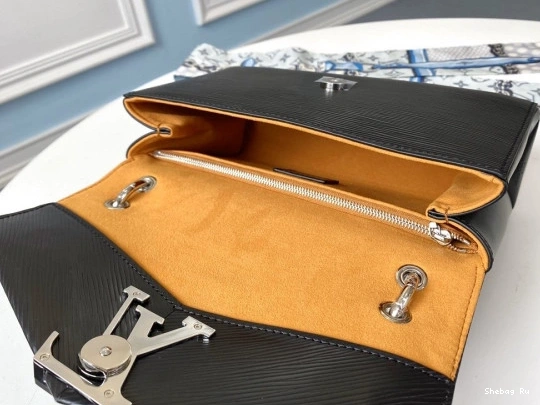 GRENELLE LOUIS VUITTON POCHETTE 0823